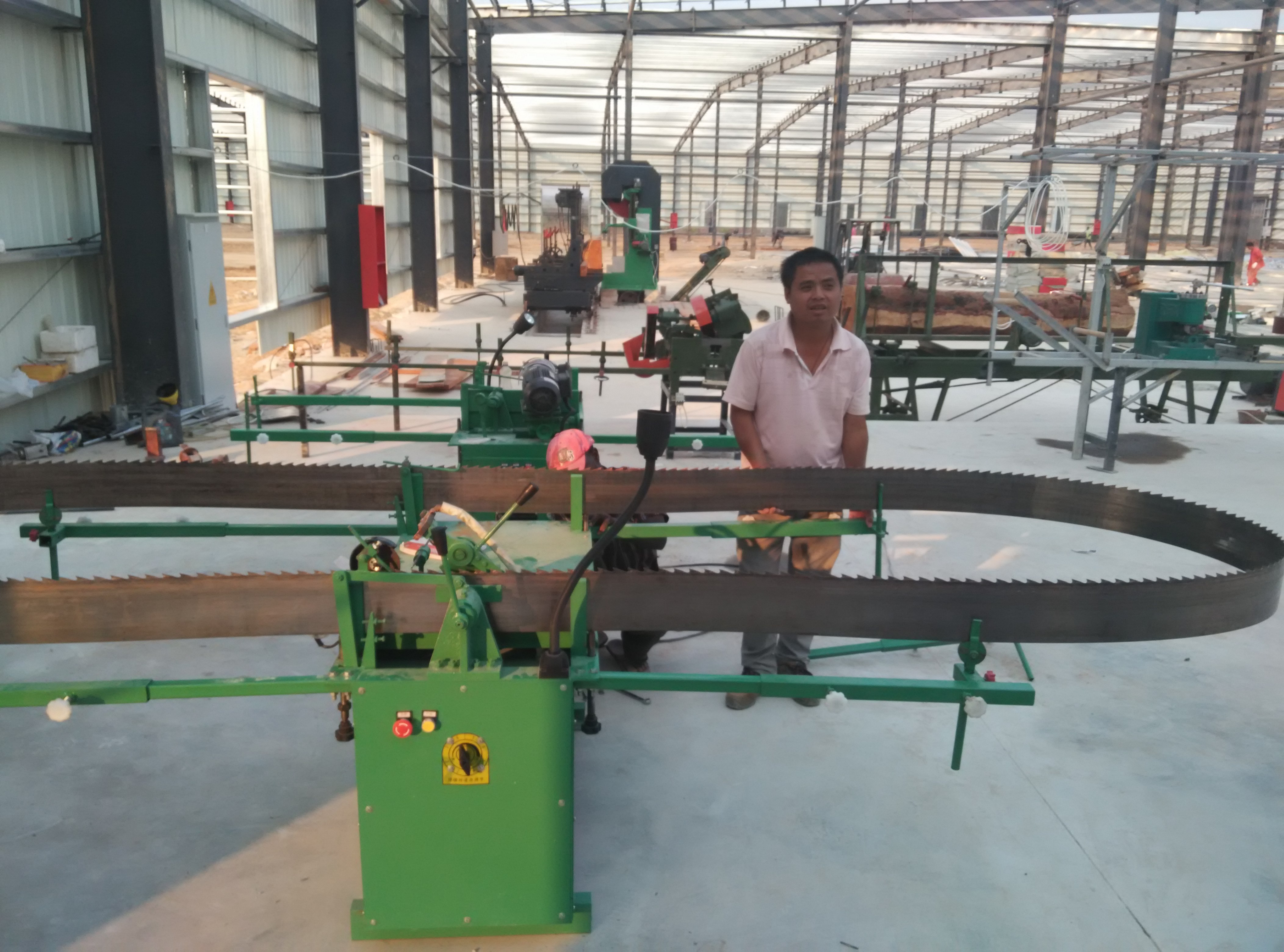 <b>瑞福祥帶鋸機(jī)</b>