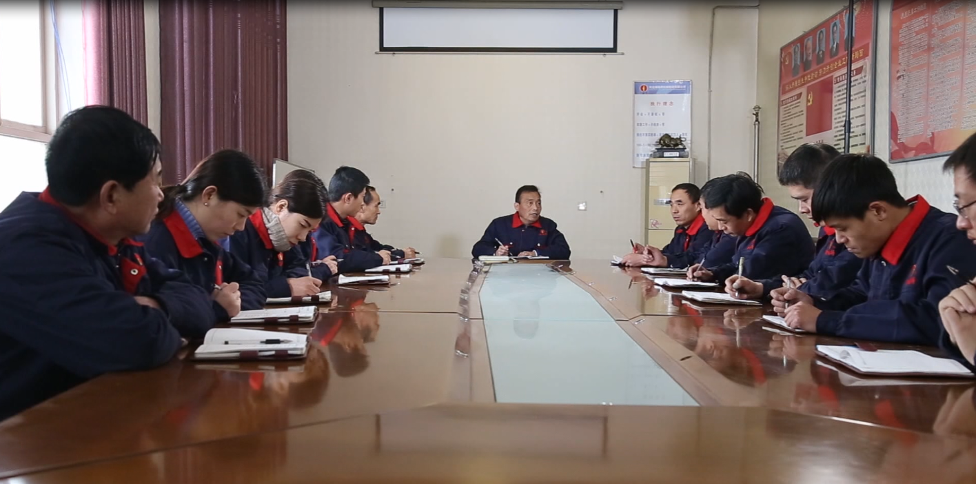 <b>帶鋸機生產(chǎn)專業(yè)團隊</b>